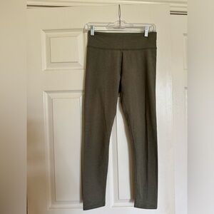 Aerie legging chill play move- moss green- size M- inseam 26 -